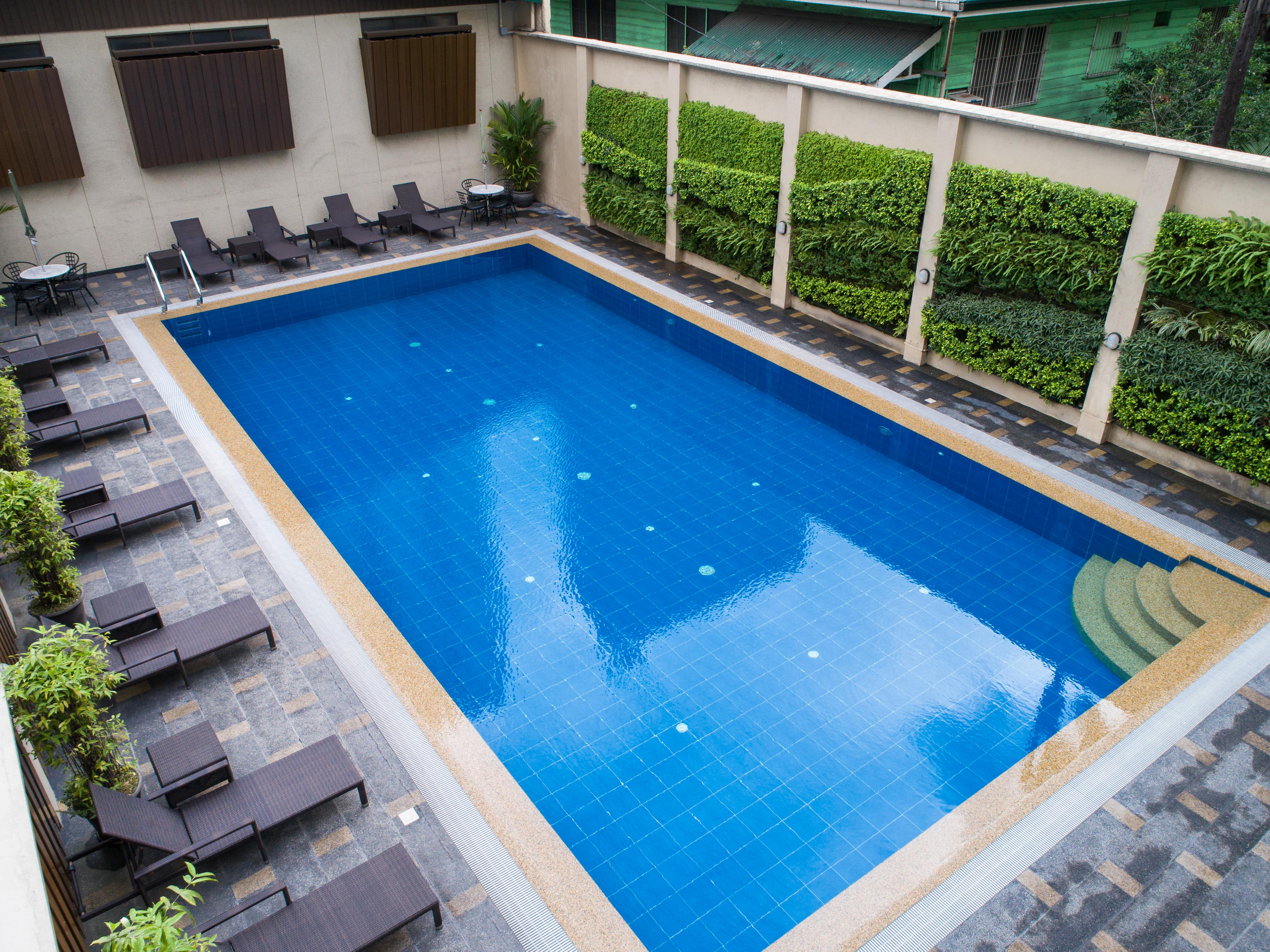 ทรอปิคานา สวีท  Hotel มะนิลา ภายนอก รูปภาพ