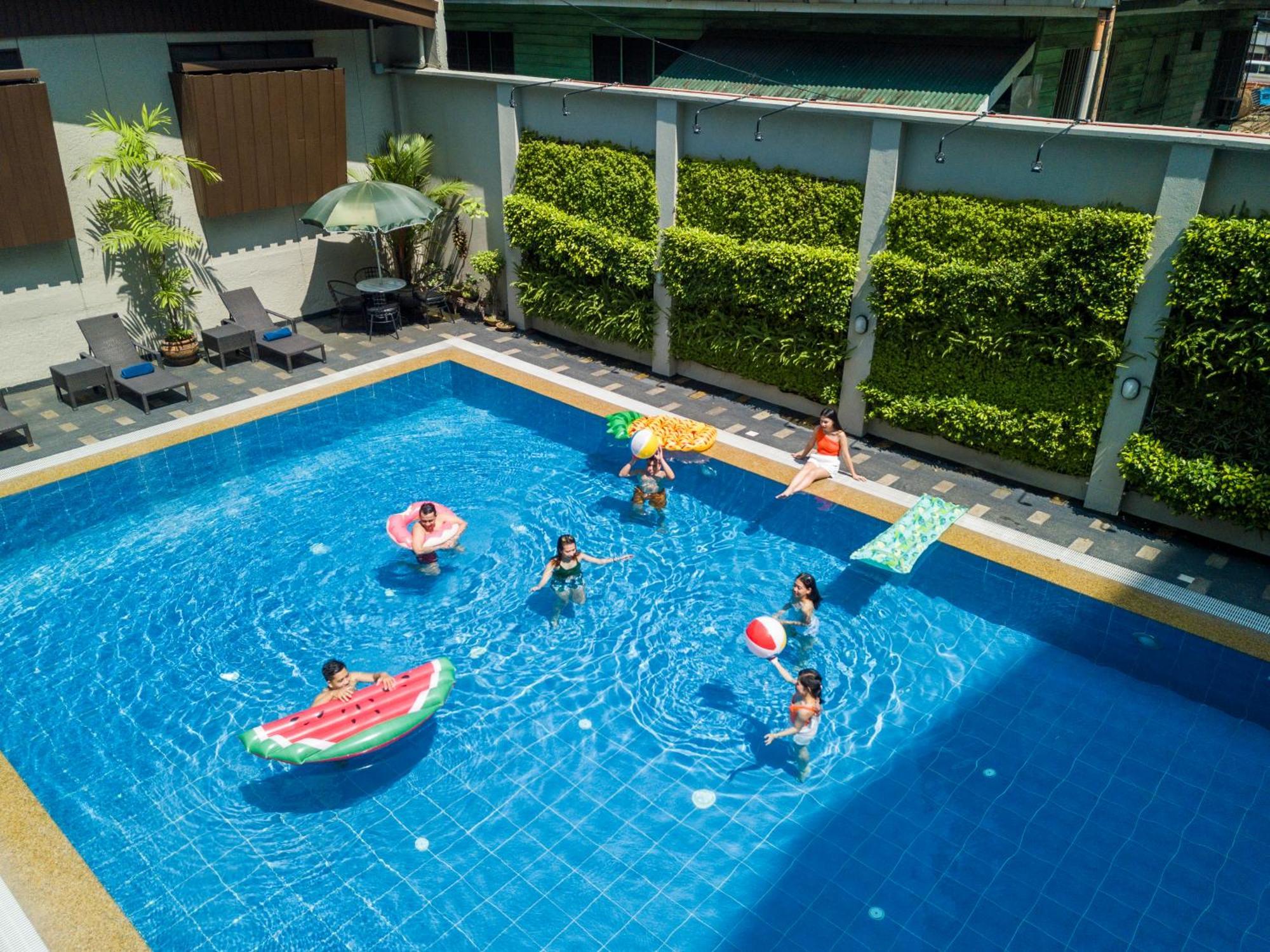 ทรอปิคานา สวีท  Hotel มะนิลา ภายนอก รูปภาพ